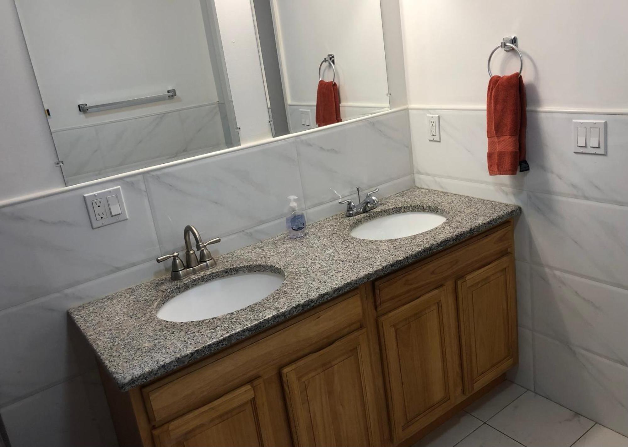 Large And Private Apartment Can Sleep Up To 8 People Comfortably With Direct Nyc Manhattan Train Only 5 Minute Walk Away Elizabeth Extérieur photo